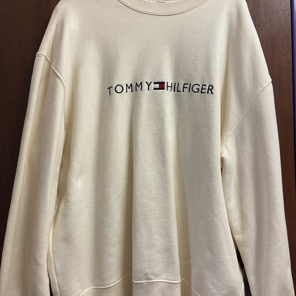 white Tommy Hilgifer crewneck